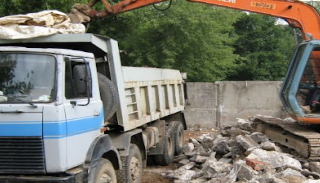 Вывоз строительного мусора с участка в Сосновом Бору недорого от 1566 руб. | ГОСТСТРОЙ